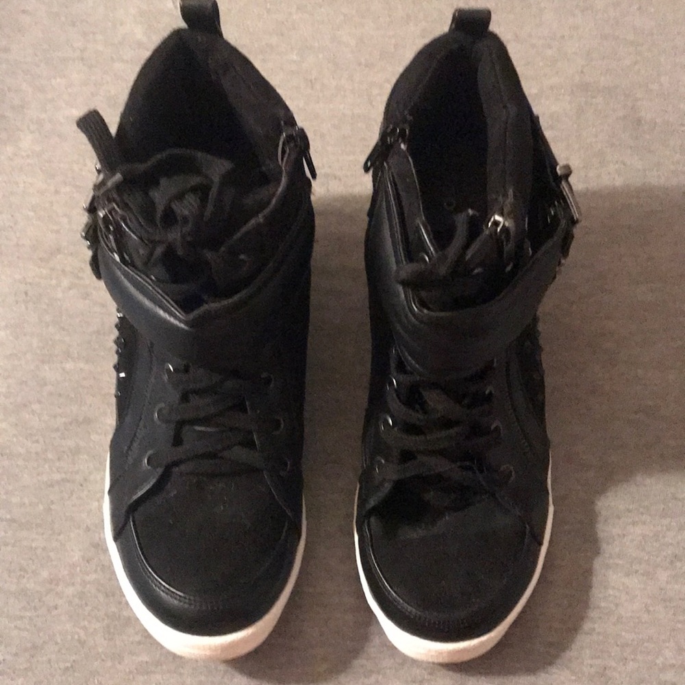 Wedged sneakers